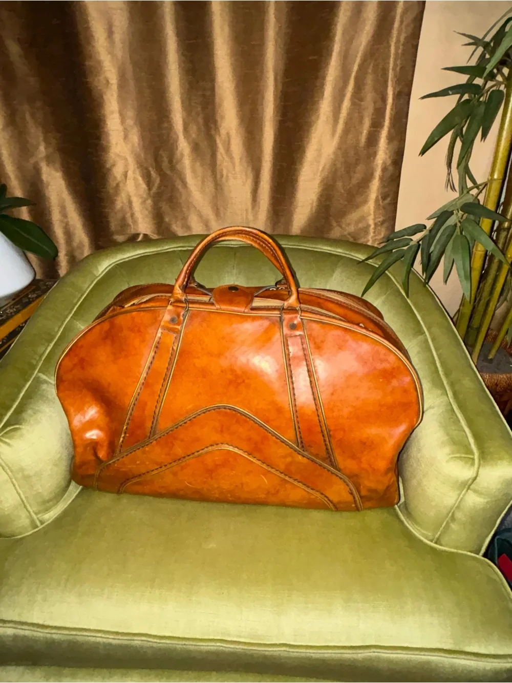 VTG Burton MFG Co 21” Leather Duffle Tote Bag w Hard Bottom Compartment